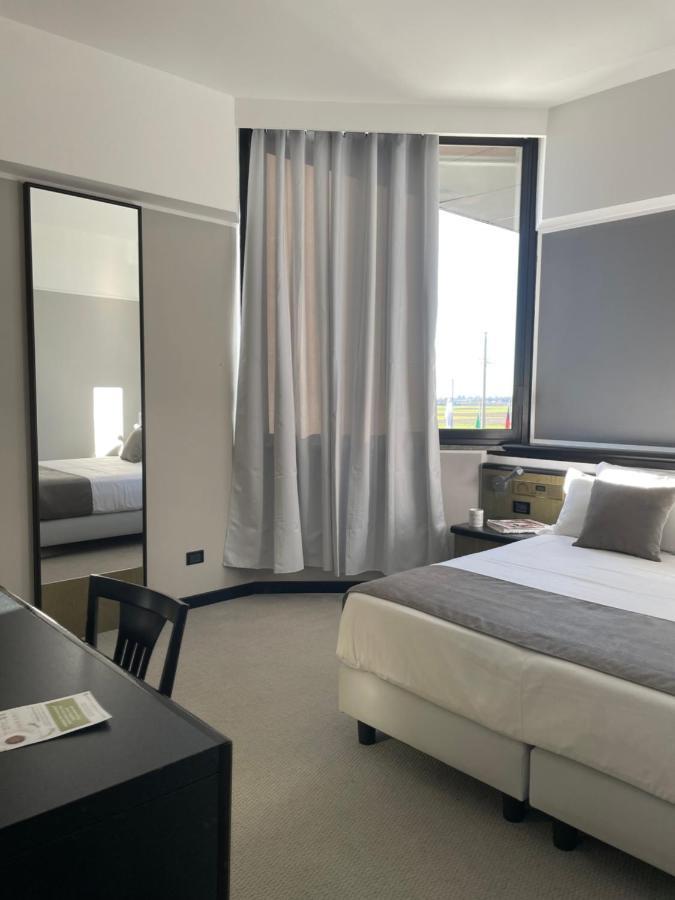 Hotel Gardenia Fiera Cermenate Экстерьер фото
